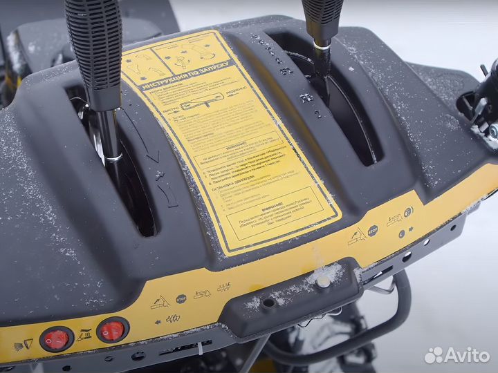 Снегоуборщик champion ST1170E витрина 8.1 лс