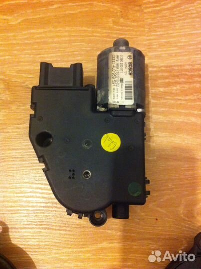 Моторчик люка audi Q7 2007 - 2015