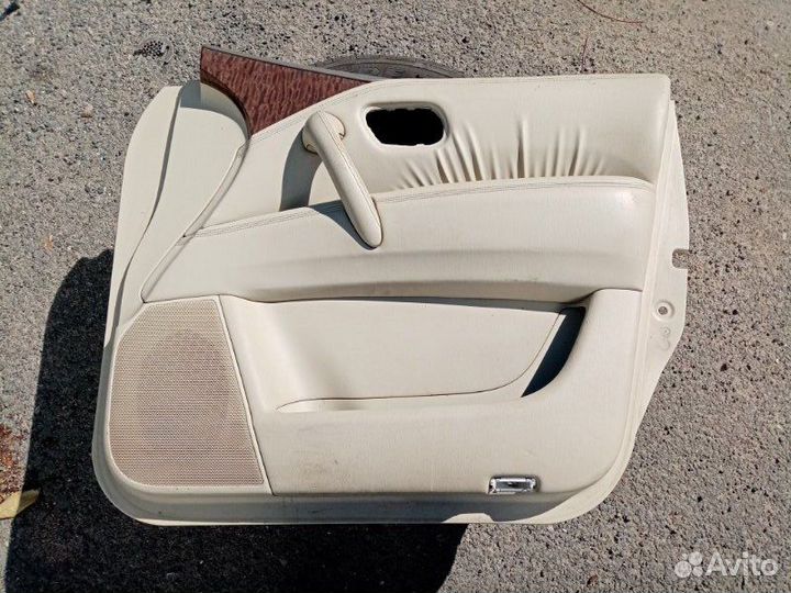 Обшивка двери передняя правая Nissan Patrol Y62