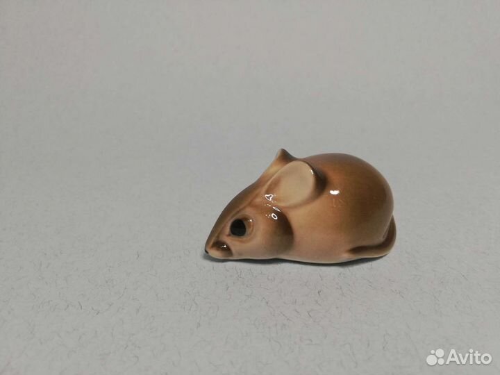 Фарфоровая статуэтка Мышка