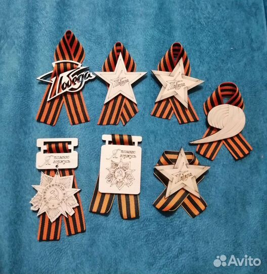 Брошь с георгиевской лентой