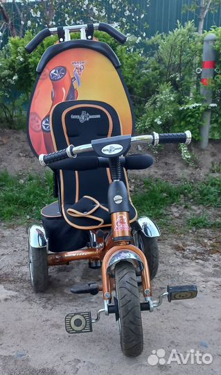 Детский трехколесный велосипед с ручкой