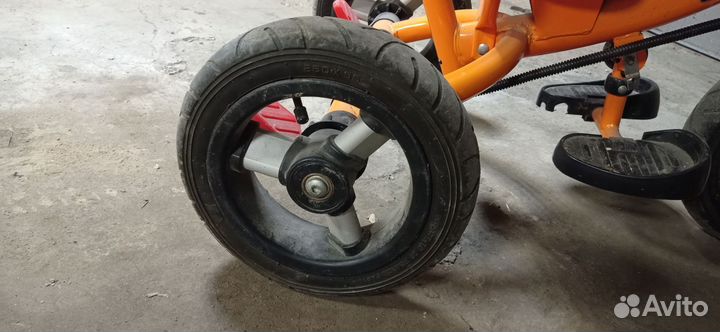 Детский велосипед с ручкой