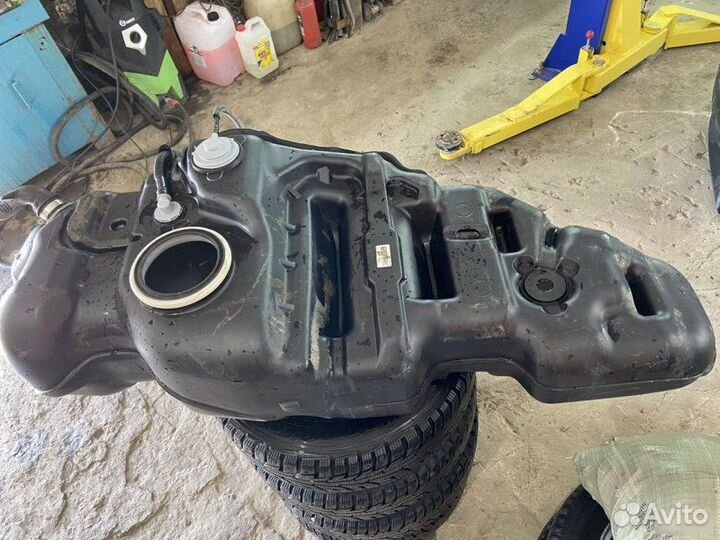 Бак топливный Toyota Land Cruiser J200 2007-2011