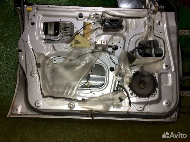 Дверь передняя левая Mitsubishi Pajero Pajero III