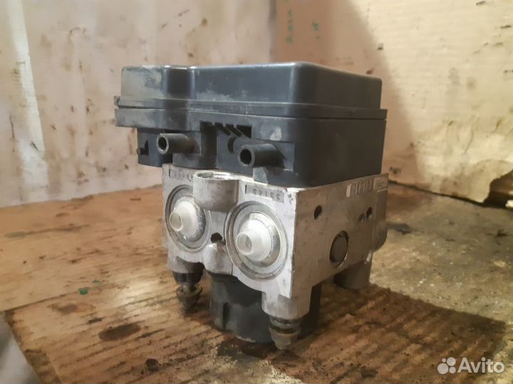 Блок ABS Toyota Alphard V 3.0 v6