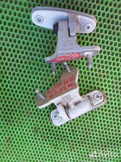 Петля двери передняя правая Mercedes-Benz C-Class