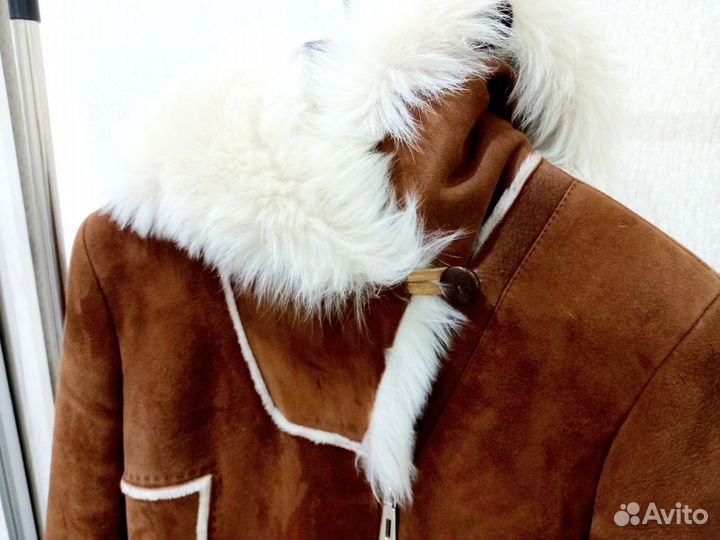 Дубленка натуральная женская с капюшоном 42