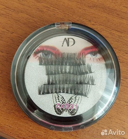 Духи, жидкая помада, накладные ресницы