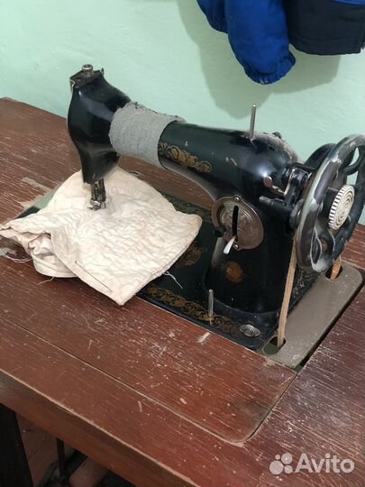 Швейная машинка ножная