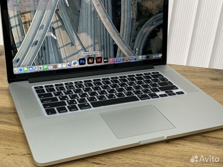 MacBook Pro 15 2017 i7 Sonoma + Photoshop