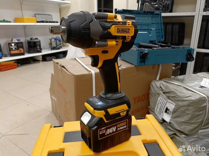 Ударный Гайковерт DeWalt 700 Нм