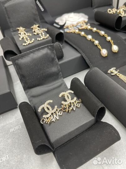 Серьги Chanel в упаковке