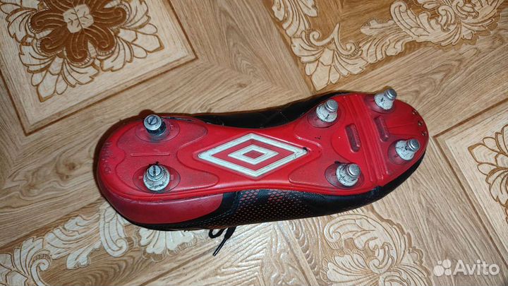 Футбольные бутсы Umbro