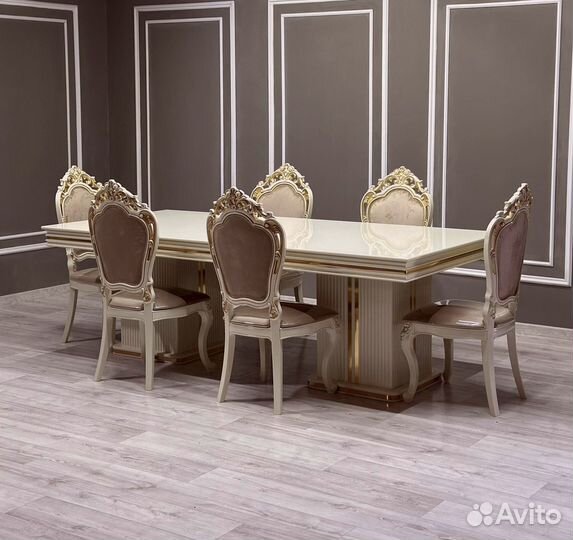 Стол и стулья для кухни. В наличии