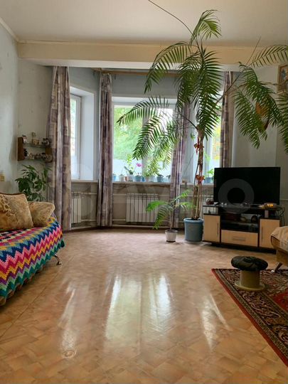 4-к. квартира, 104 м², 1/3 эт.