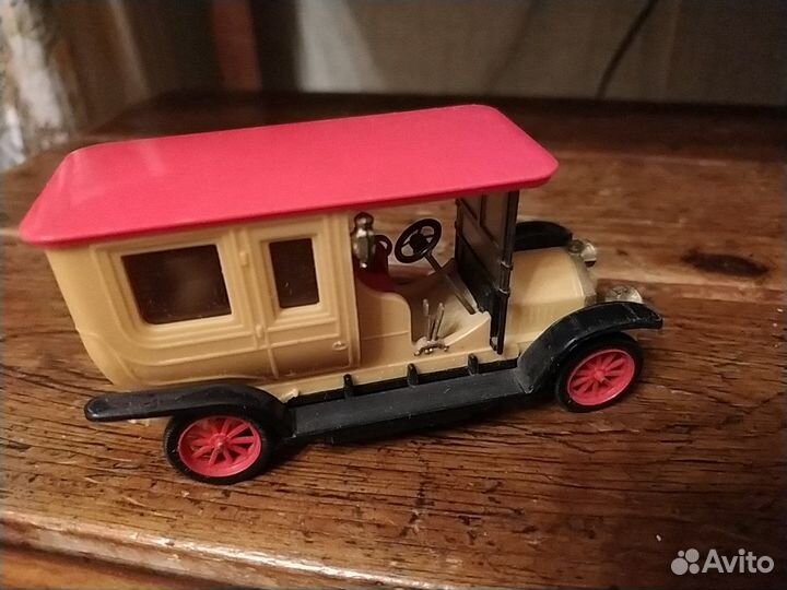 Масштабная модель автомобиля Daimler