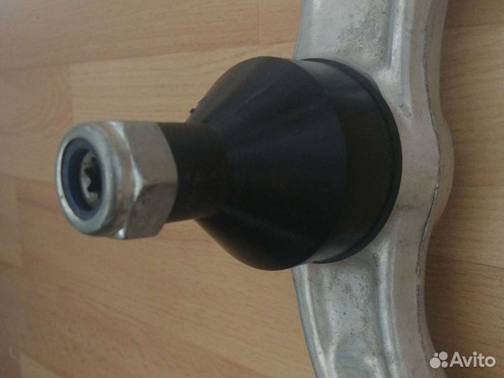 Рычаг передней подвески верхний левый Mercedes