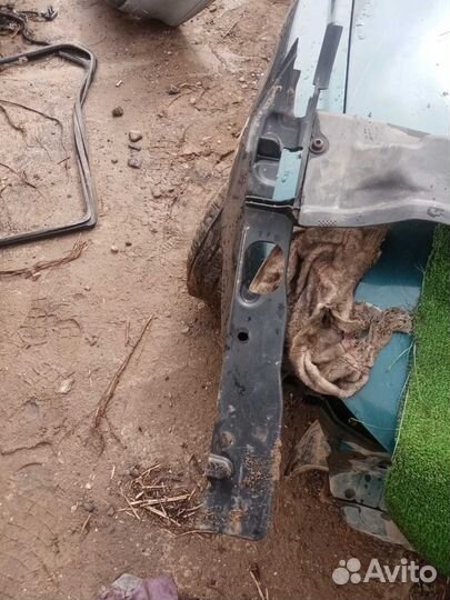 Накладка переднего крыла Ford Focus 2