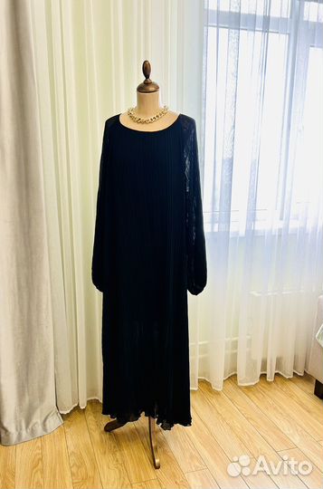 Нарядное новое платье Souvenir Италия 50-52