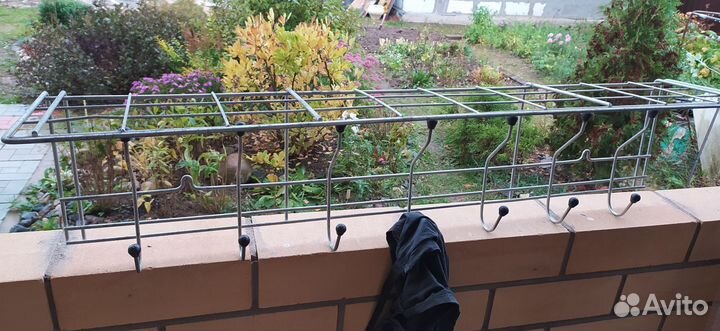 Вешалка настенная металлическая