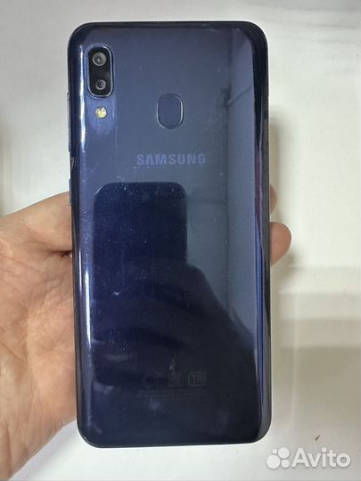 Samsung Galaxy A20, 3/32 ГБ