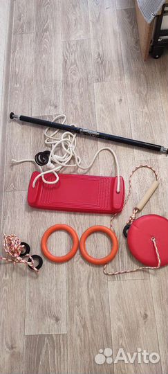 Турник в дверной проем с качелями