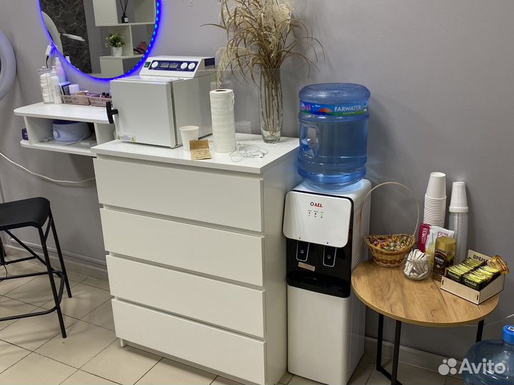 Сдам кушетку и место бровиста