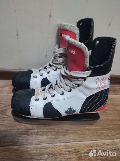 Коньки хоккейные