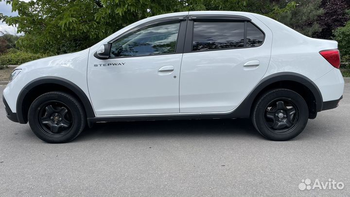 Renault Logan Stepway 1.6 AT, 2021, 31 074 км