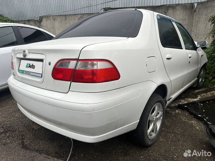 FIAT Albea 1.4 МТ, 2011, битый, 140 000 км