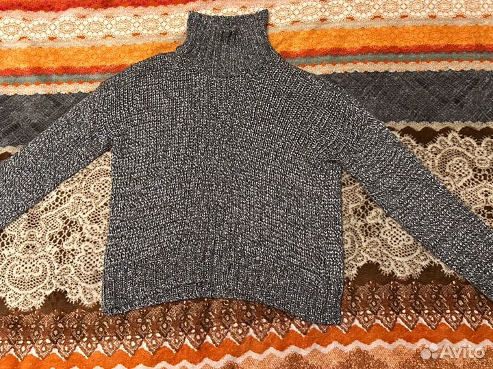 Свитер серый блестящий