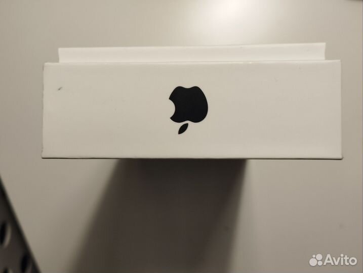 Коробка от iPhone 13 mini