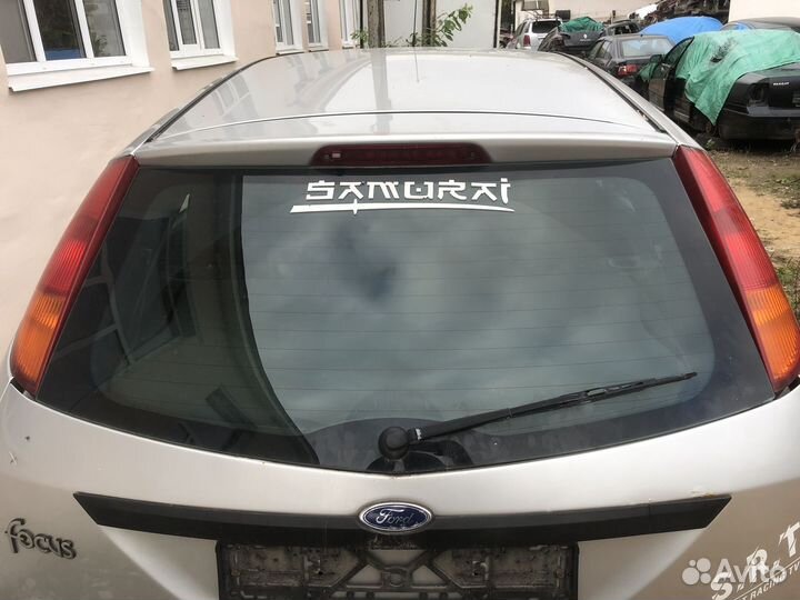 Стекло крышки багажника Ford Focus 1