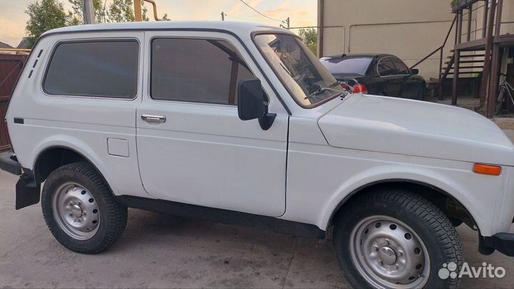 LADA 4x4 (Нива) 1.7 МТ, 2001, 100 000 км