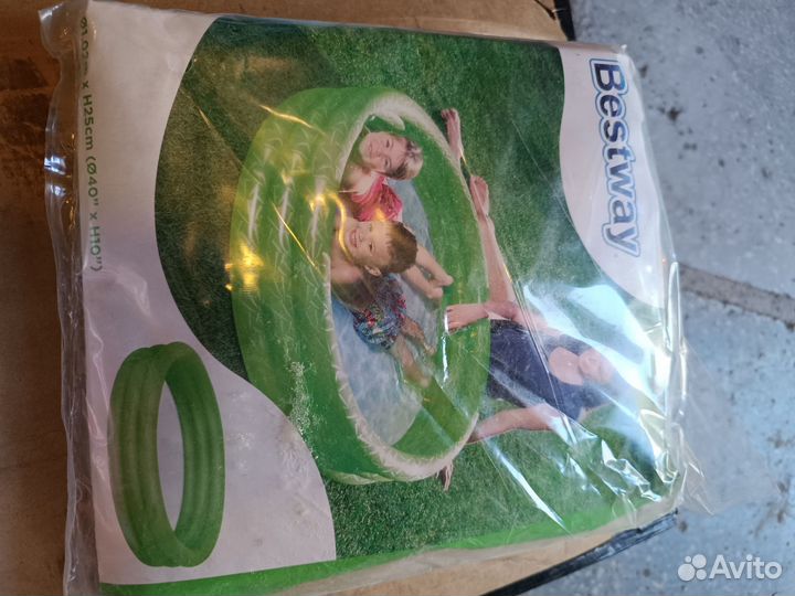 Детский надувной бассейн новый