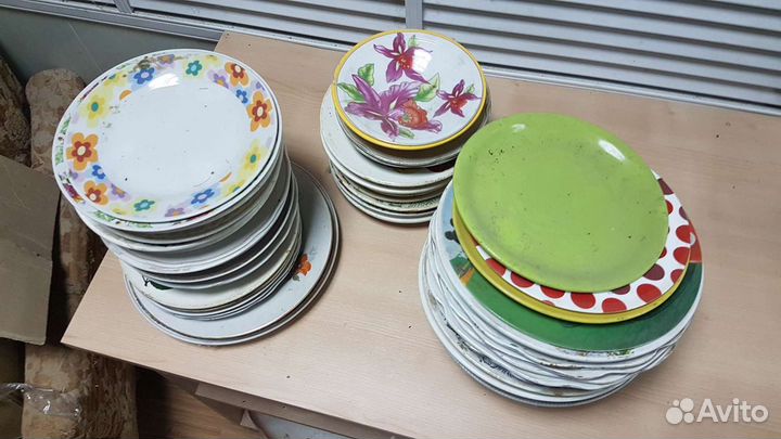 Тарелки, фужеры, стаканы, пивные бакалы и кружки