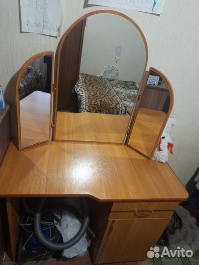 Трюмо с зеркалом бу