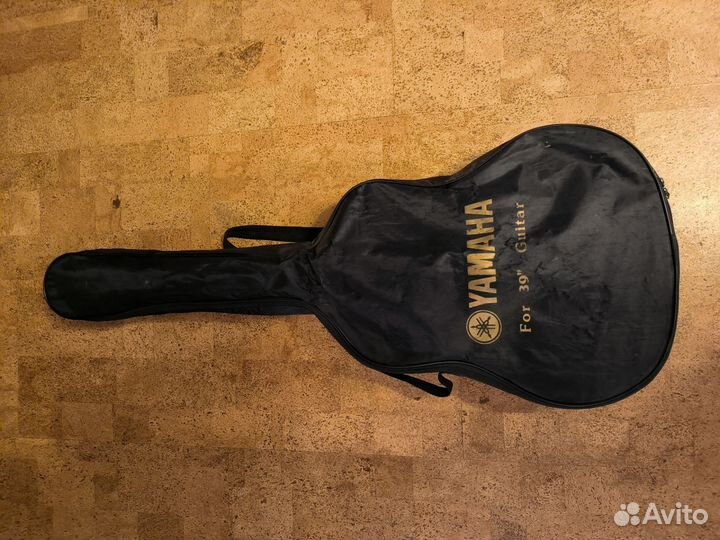 Акустическая гитара сломанная