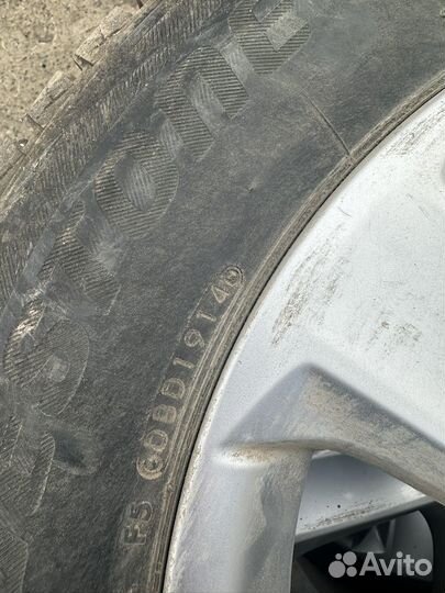 Bridgestone Blizzak DM-V2 225/65 R17