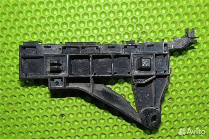 Крепление бампера переднее правое Honda Fit GE6