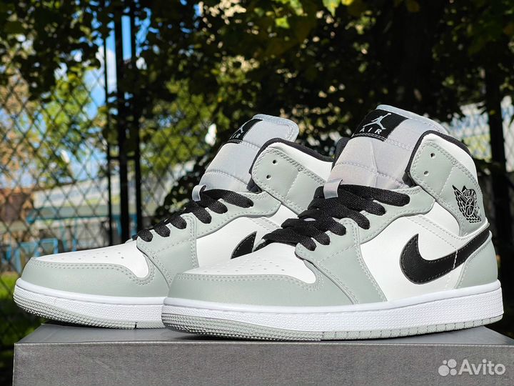 Кроссовки Nike Air Jordan 1 Mid Light Smoke Grey