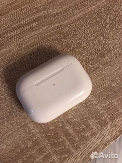 Кейс для airpods pro и левый наушник