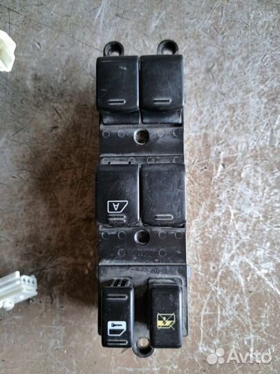 Блок управления стеклоподъемников Nissan Fuga