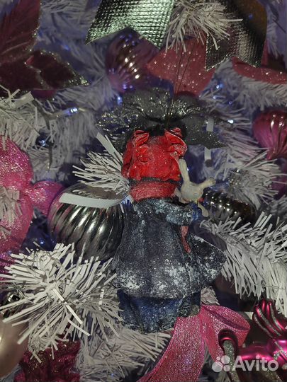 Ватная ёлочная игрушка девушка с зайцем