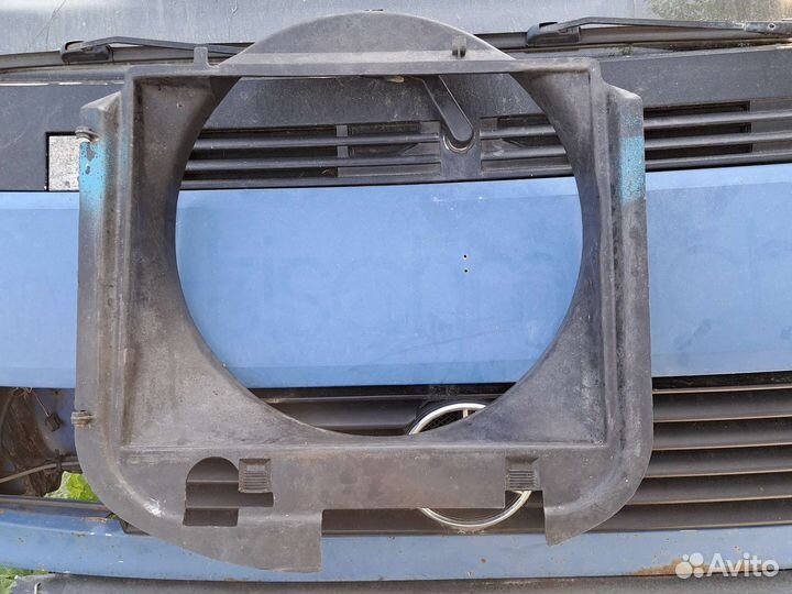 Диффузор радиатора на Мерседес мв-100 2.4D