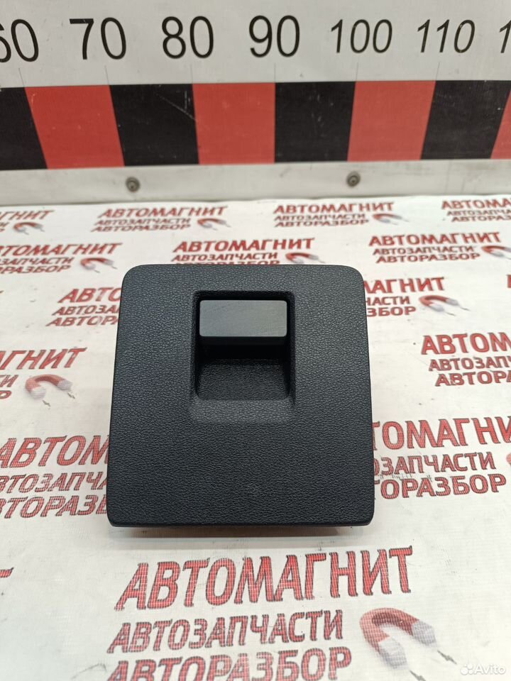 Крышка блока предохранителей Geely Tugella