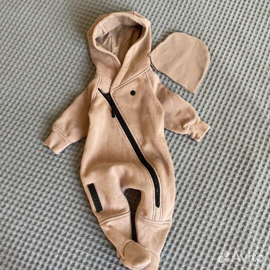 Комбинезон на молнии. Слип. Шапочка