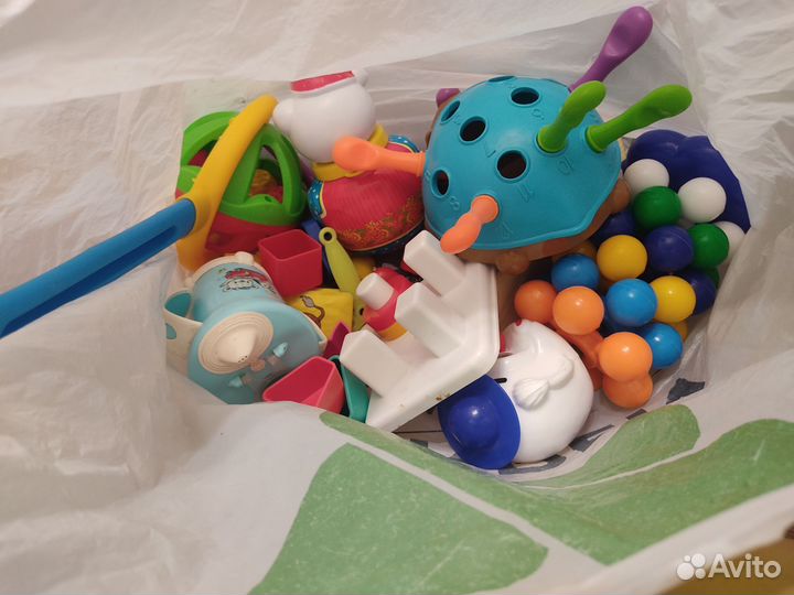 Развивающие игрушки для малышей пакетом