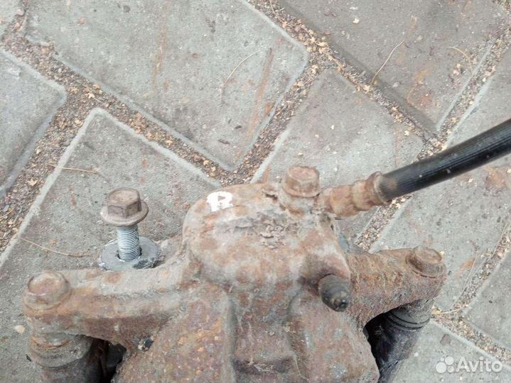 Суппорт тормозной передний правый Lexus IS